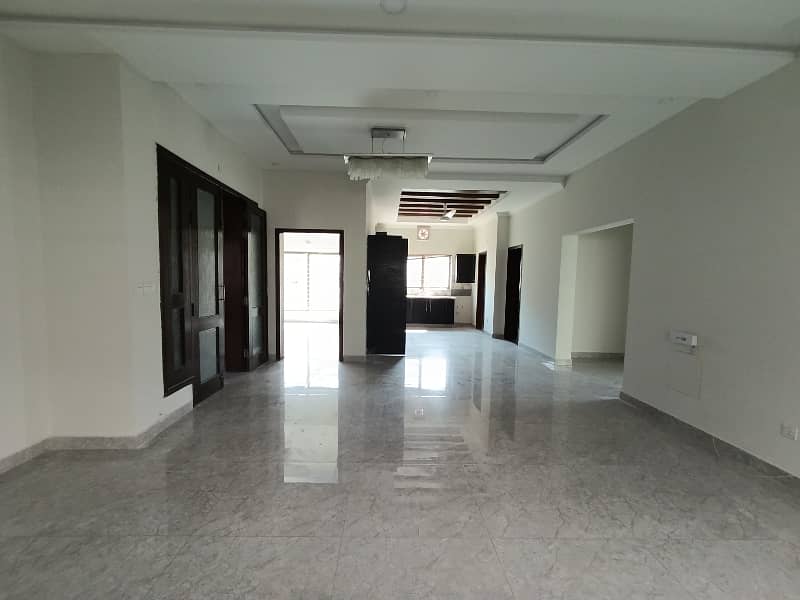 Beautiful House Near Main Gate & Zoo Bahria Enclave Sector C Ungent for Sale 32