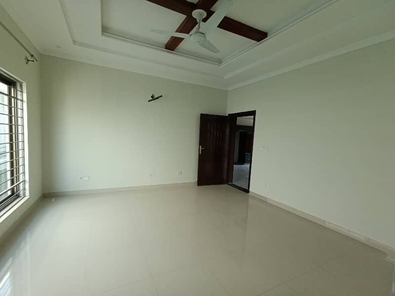 Beautiful House Near Main Gate & Zoo Bahria Enclave Sector C Ungent for Sale 40