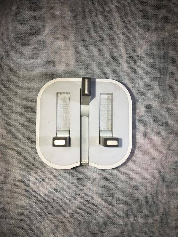 Apple Original 20watt adopter and Cable 3