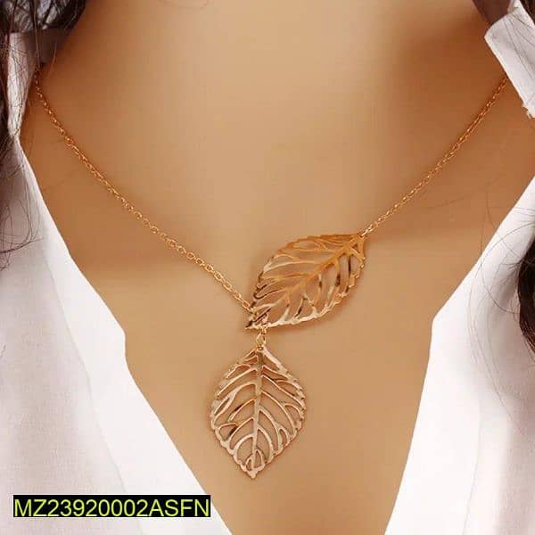 Elegant Necklace with Leaf Design 4