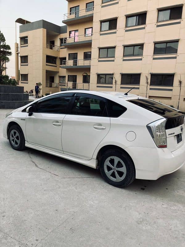 Toyota Prius 2011 4