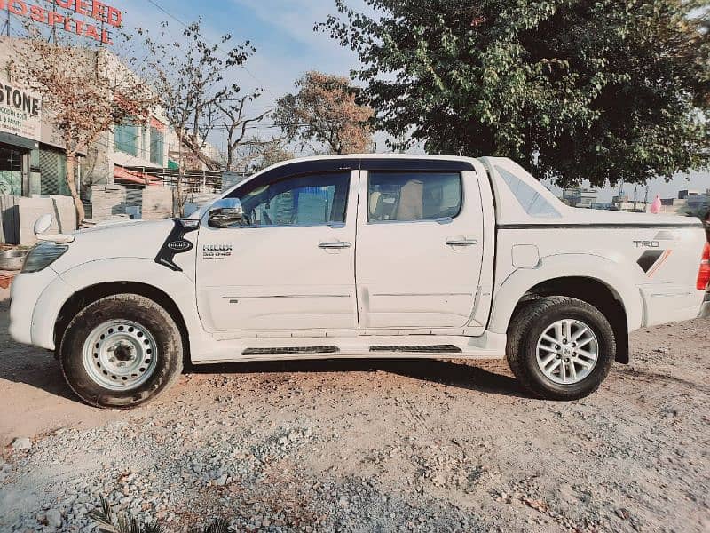 Toyota Hilux 2013 3