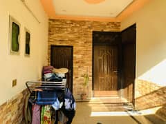 5 marla house for sale in johar town block A  Near to iqra hospital Invester rate Tile flooring (original picture) 3 bed  Near to park & Markit Hot location