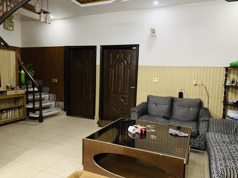 5 marla house for sale in johar town block A  Near to iqra hospital Invester rate Tile flooring (original picture) 3 bed  Near to park & Markit Hot location 2