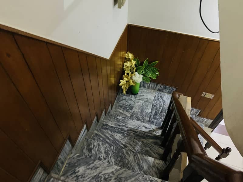 5 marla house for sale in johar town block A  Near to iqra hospital Invester rate Tile flooring (original picture) 3 bed  Near to park & Markit Hot location 4