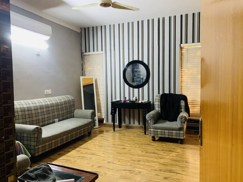 5 marla house for sale in johar town block A  Near to iqra hospital Invester rate Tile flooring (original picture) 3 bed  Near to park & Markit Hot location 6