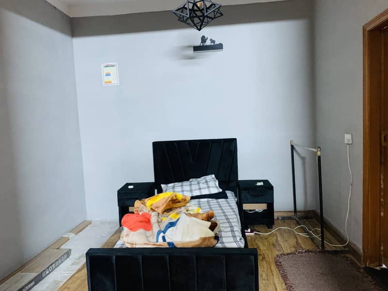 5 marla house for sale in johar town block A  Near to iqra hospital Invester rate Tile flooring (original picture) 3 bed  Near to park & Markit Hot location 7