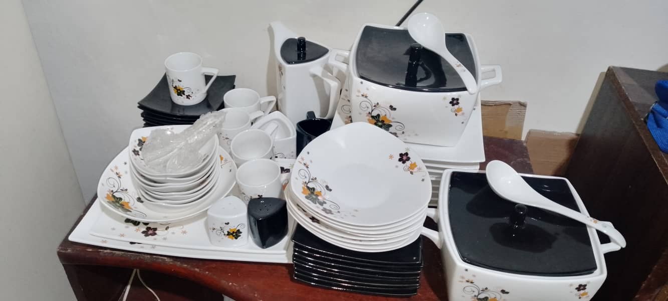 8 person dinner set. . 8