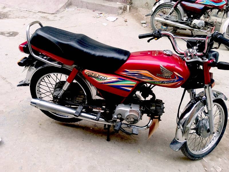 Bike Bilkul ok ha koi km ni hony wala condition 10/10 ha 1