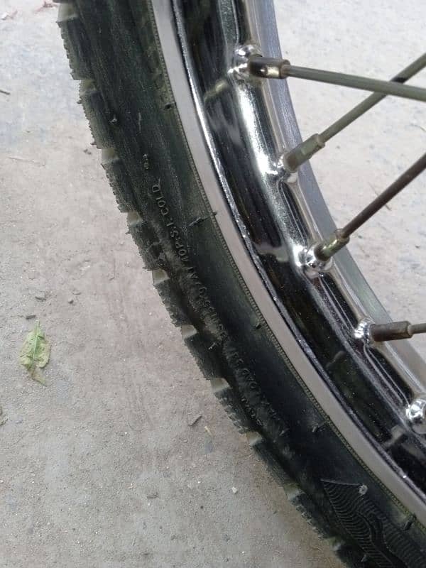 Bike Bilkul ok ha koi km ni hony wala condition 10/10 ha 3