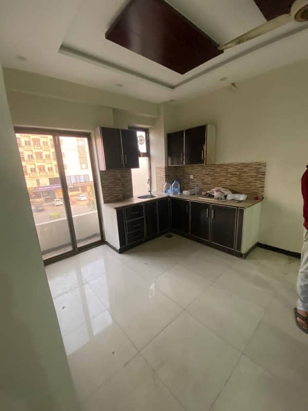 1 BED ROOM NON FURNISH APARTMENT FOR RENT IN BAHRIA TOWN LAHORE 2