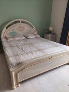 Solid shisham queen size bed with side tables