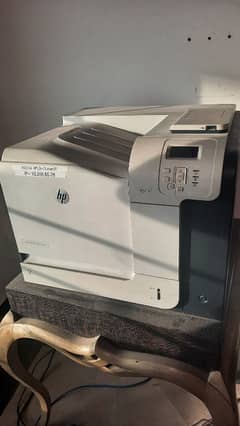 HP laserJet 500 color M551