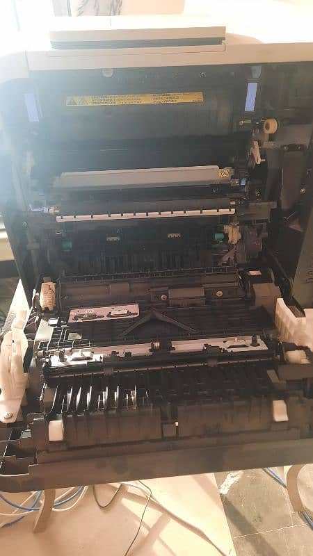 HP laserJet 500 color M551 1