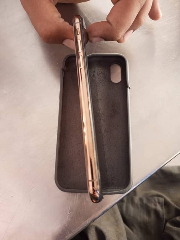 iphone Xs gold 3