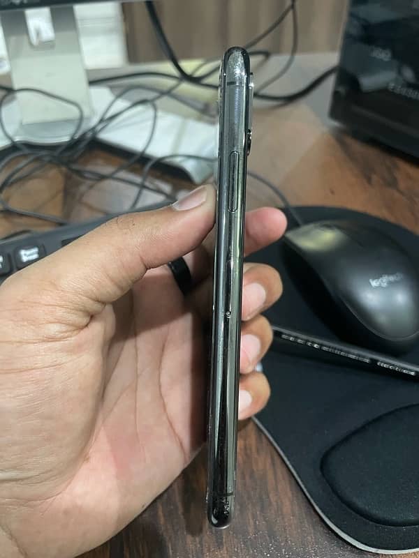 iphone xs 64 GB PTA approved. 2