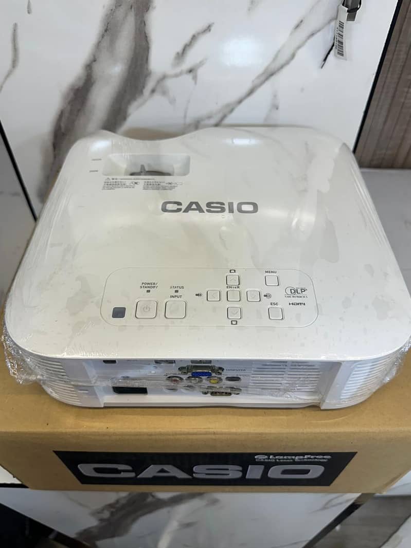 Laser LED Multimedia Projectors CASIO / EPSON Short Throw 2