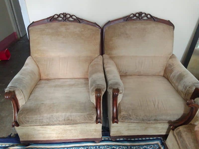 I'm selling sofa set &table table glass good condition, 0