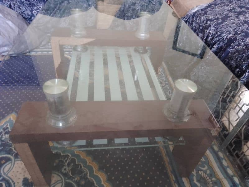 I'm selling sofa set &table table glass good condition, 12