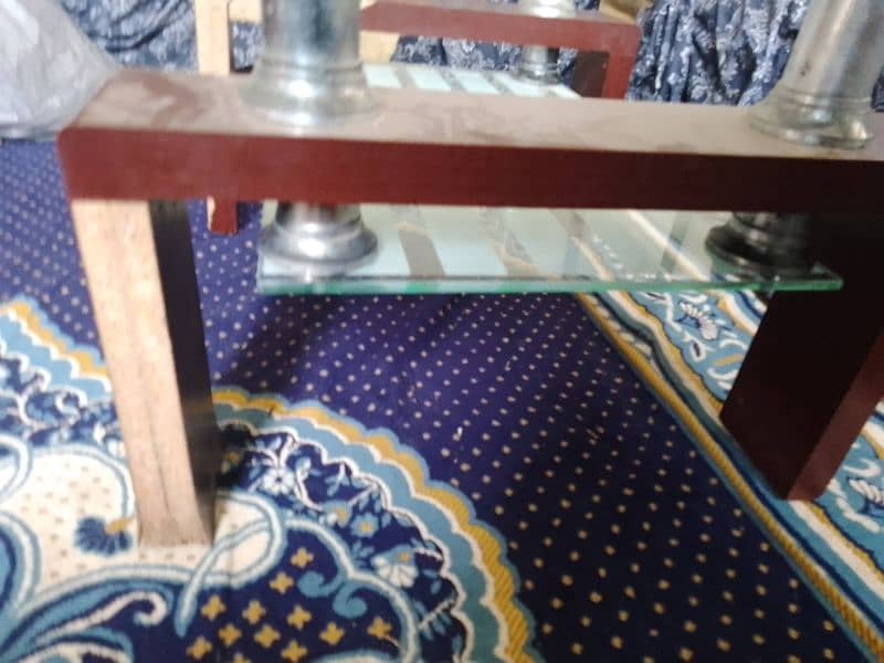 I'm selling sofa set &table table glass good condition, 13