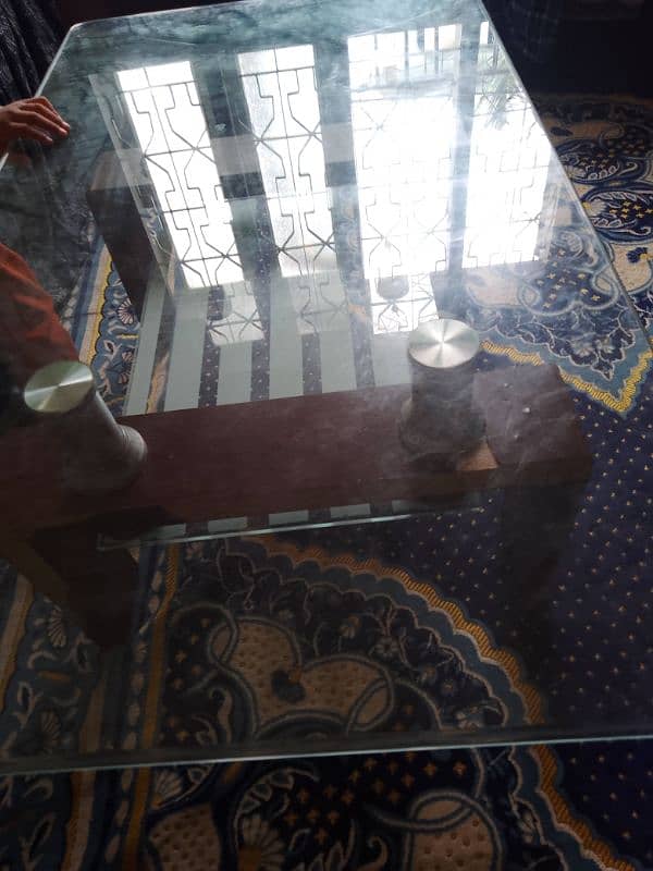 I'm selling sofa set &table table glass good condition, 15