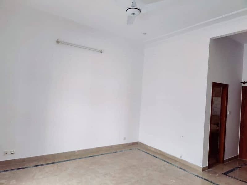 12marla uper  portion avilebal for rent in G15 F15 2