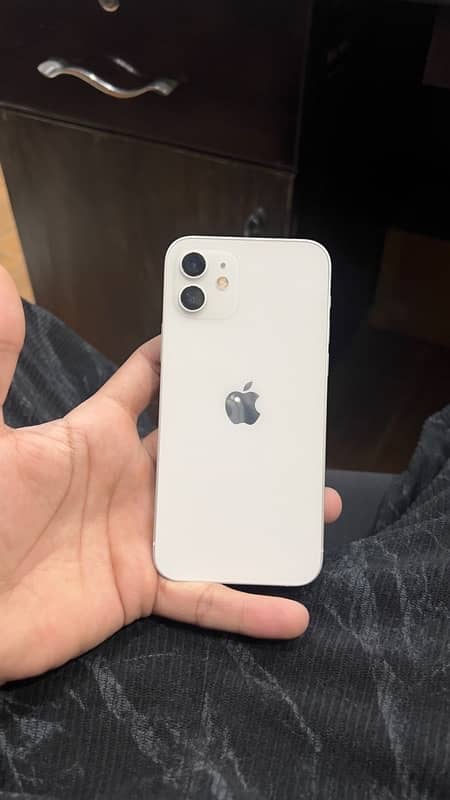 iphone 12  white 1