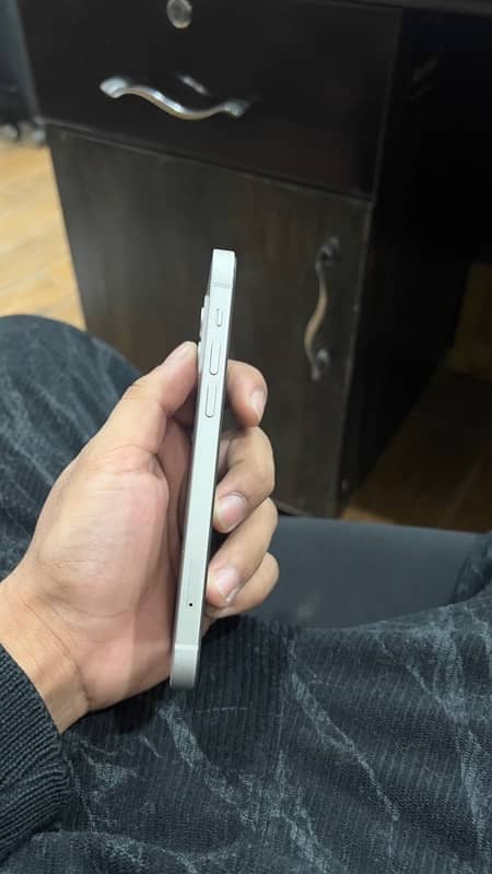 iphone 12  white 5