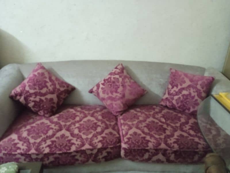 7 seater sofa in brand new condition 1