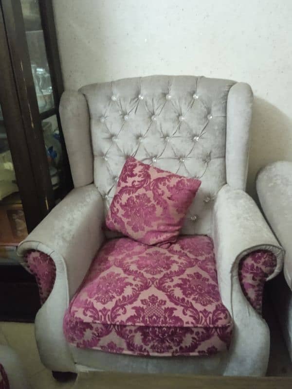 7 seater sofa in brand new condition 2