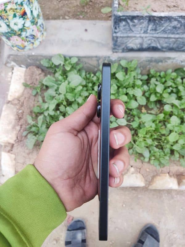 Redmi note 13 open box condition 8/128gb.          4gb ram expendable 7