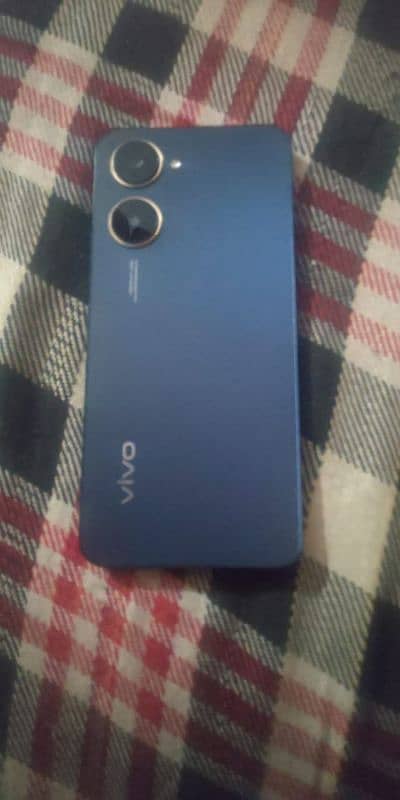 vivo yo3 forsale 10 by 10 condition 4gb 64 gb complete box 2