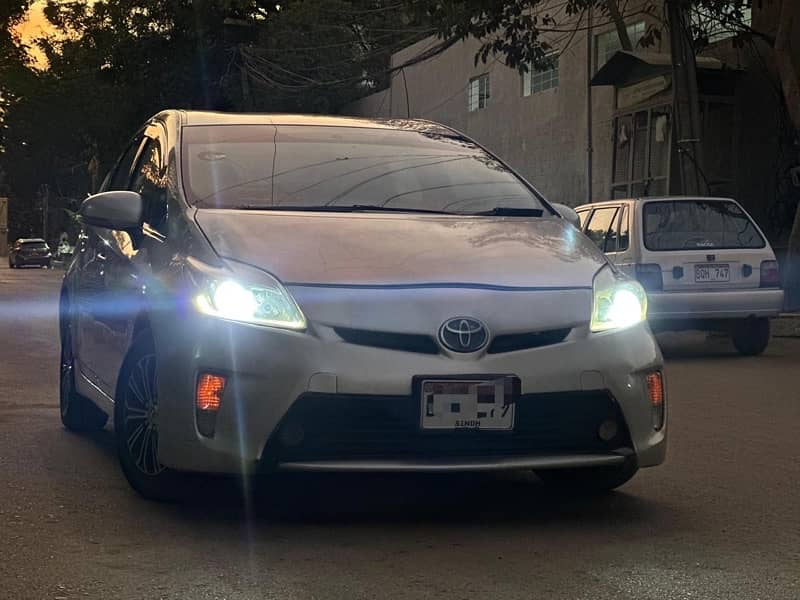 Toyota Prius 2012 S LED 2