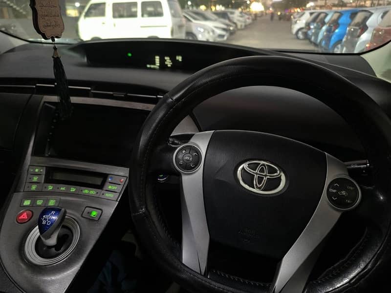 Toyota Prius 2012 S LED 17