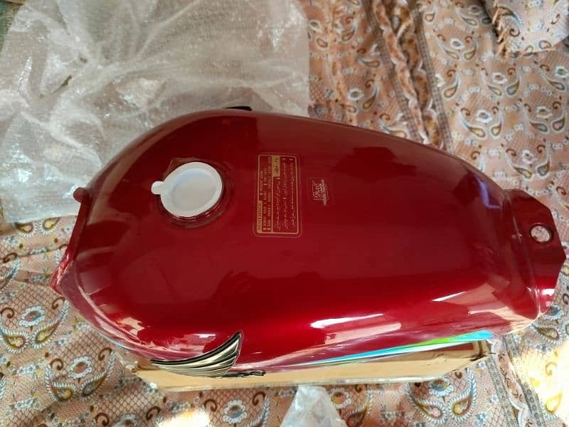 CD 70 Model 23/24 Fuel Tank/Side Cover 3