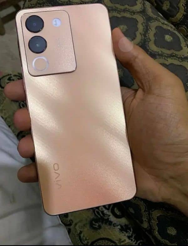 Vivo V29e 5G with original box charger condition 10 by 10 lush 0