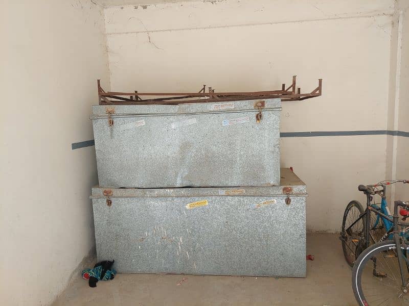 steel trunk 0