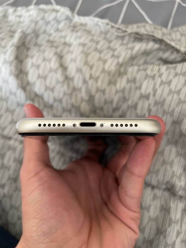 Iphone 11 64gb factory unlock with box 6