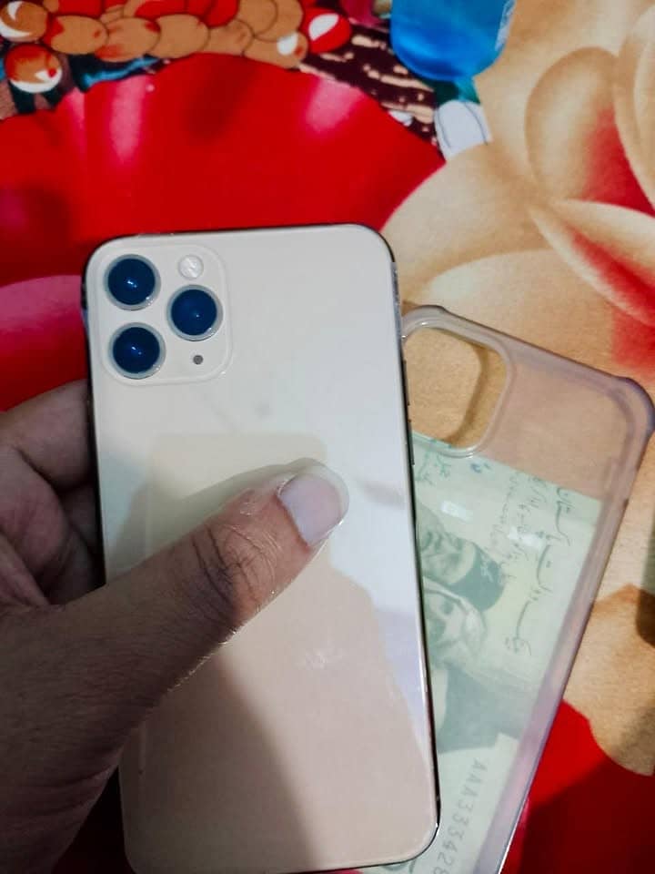 Apple iPhone 11 Pro 2