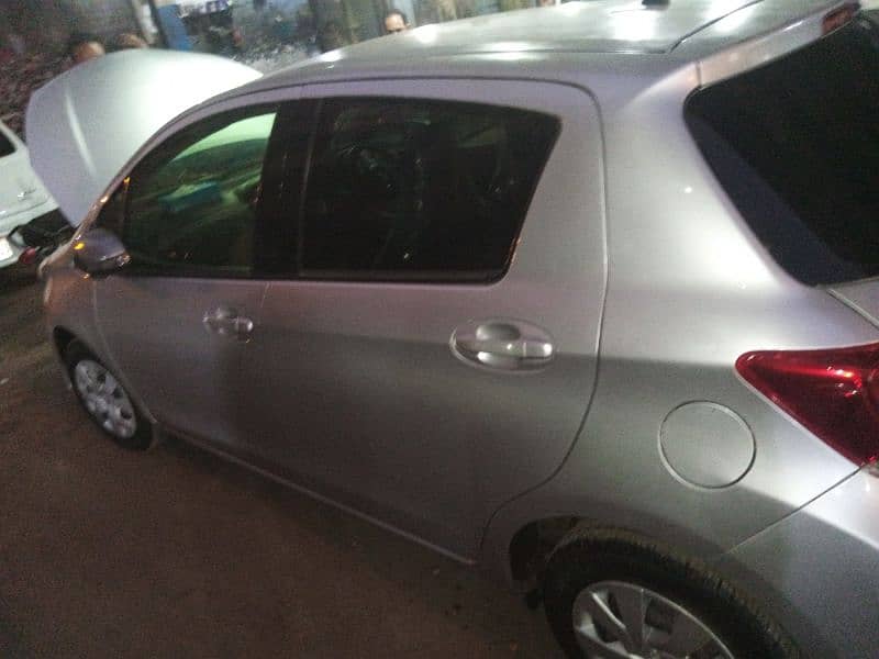 Toyota Vitz 2014/2017 5