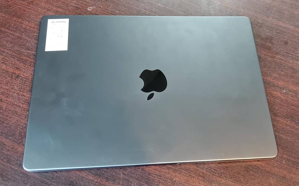 Macbook M3 Pro 2023, 14" , 18gb ram 512gb ssd space black 5