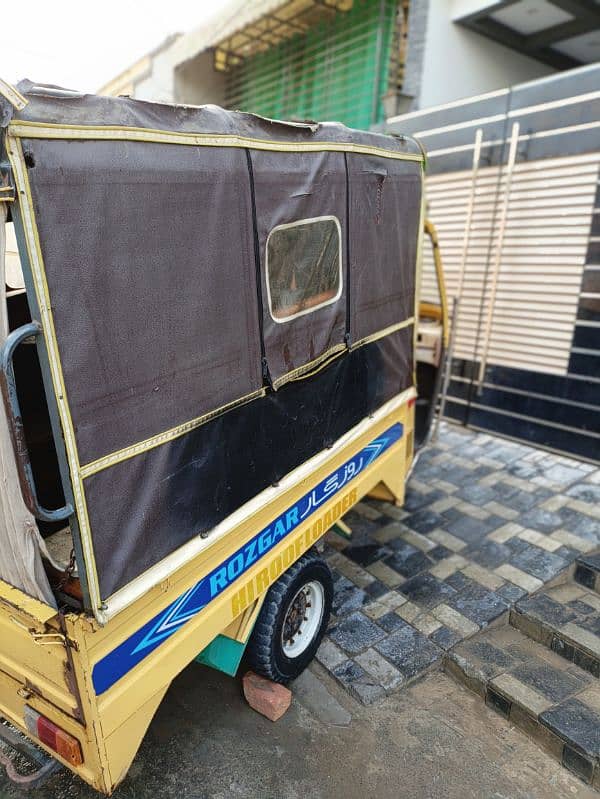 rozgar rickshaw 6 seater 3