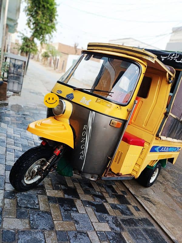 rozgar rickshaw 6 seater 4