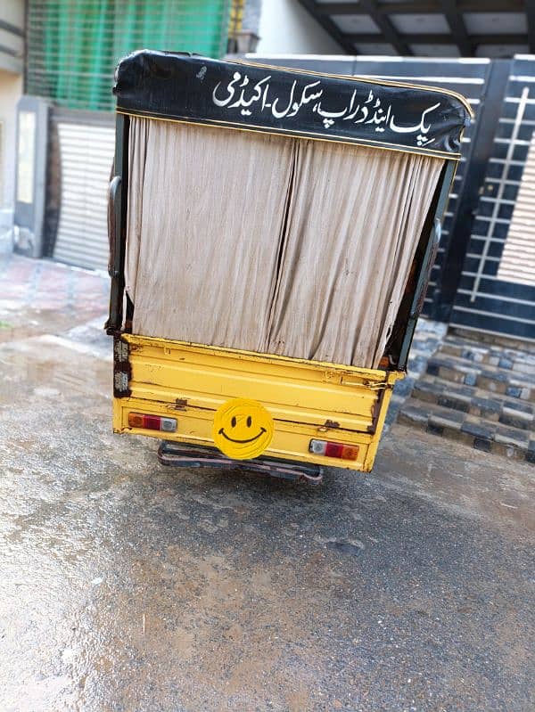 rozgar rickshaw 6 seater 5