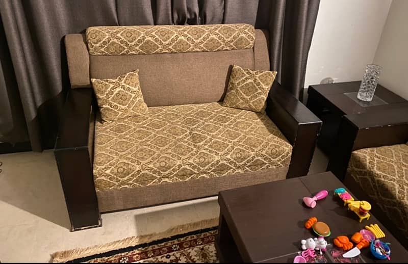 7 seater used sofa 0