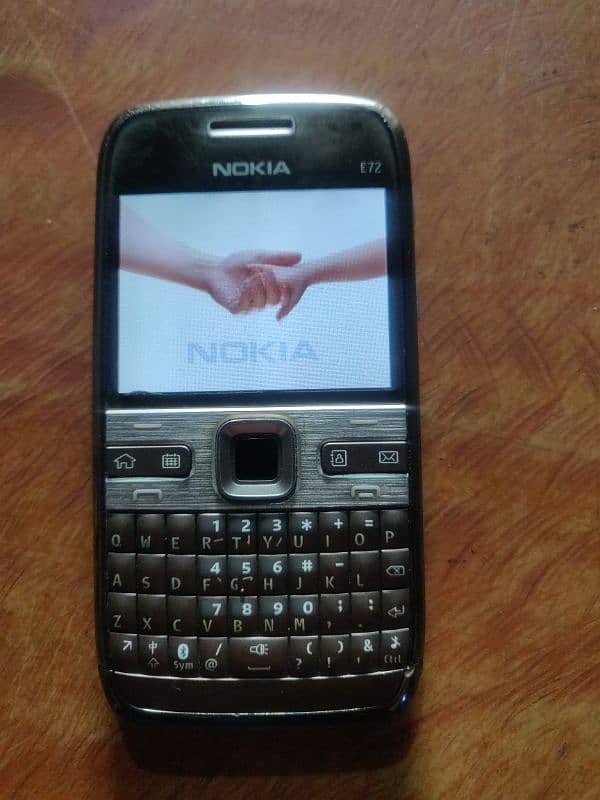 Nokia E72 5