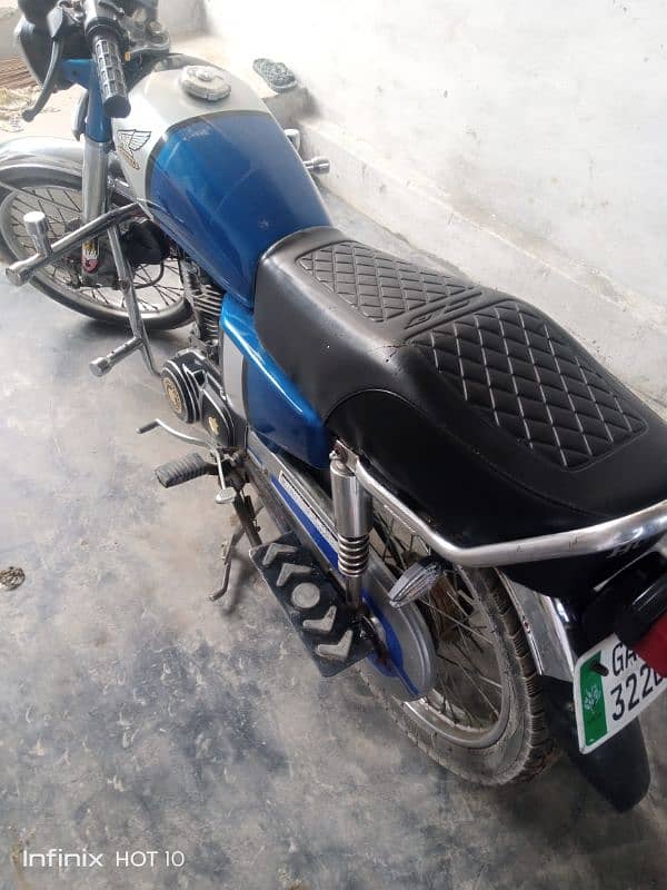 HONDA 125 CD  ((With Double tank & sides)!!) 1