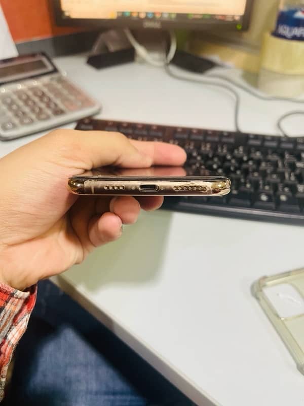 IPhone 11 pro max 4