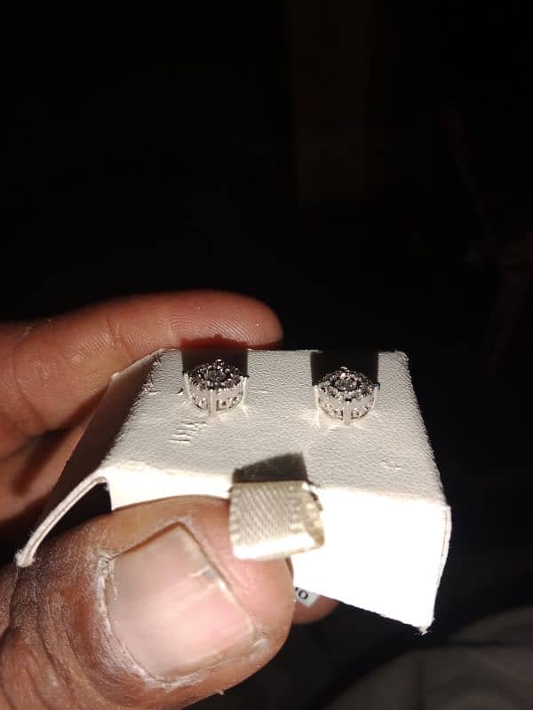 white gold and diamond 0