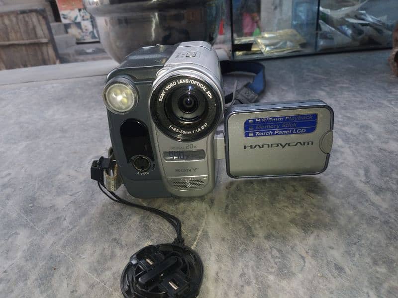 Sony DCR-RTV460E Digital Camera 2